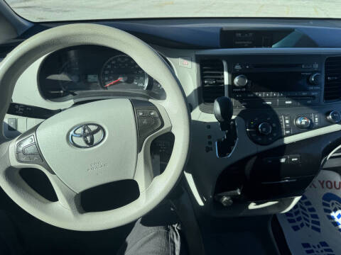 2011 Toyota Sienna LE 8-Passenger