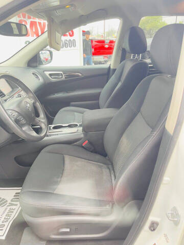 2017 Nissan Pathfinder SV