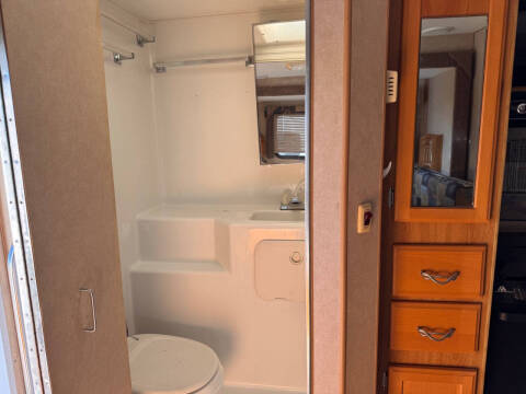 2006 Lance Camper 851