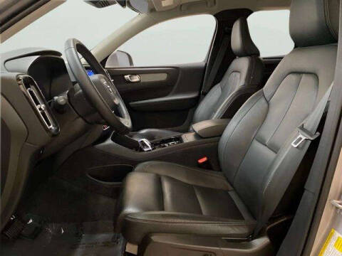 2025 Volvo XC40 B5 Plus Bright Theme