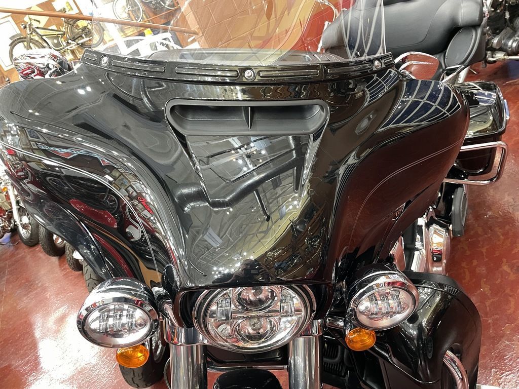 2015 Harley-Davidson® FLHTCU - Electra Glide® U 12