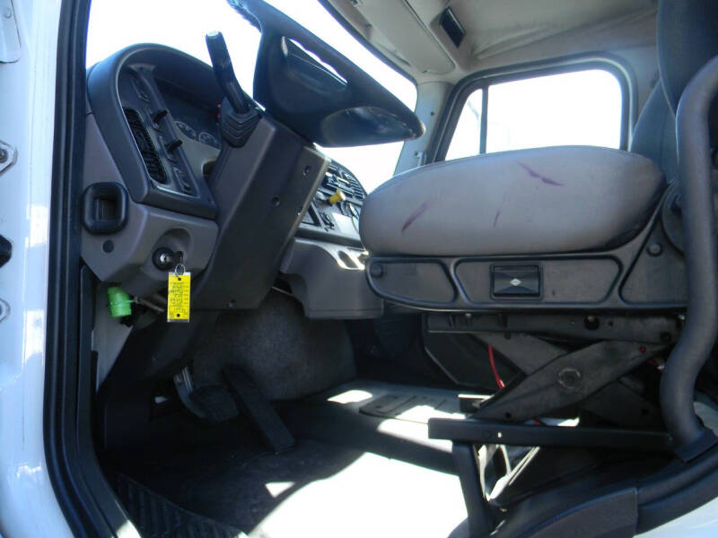 2015 Freightliner M2 106