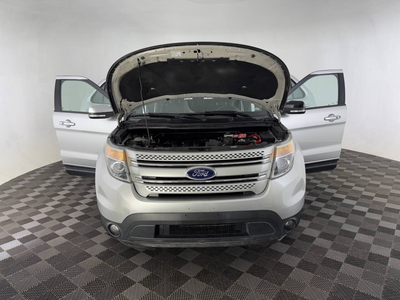 Silver 2015 Ford Explorer Limited AWD Limited 4dr SUV 11
