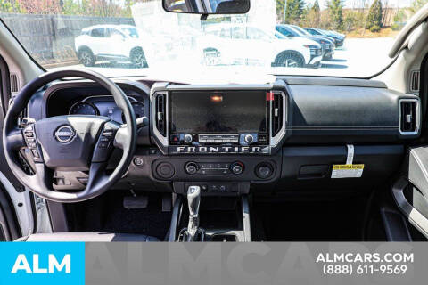 2025 Nissan Frontier SV