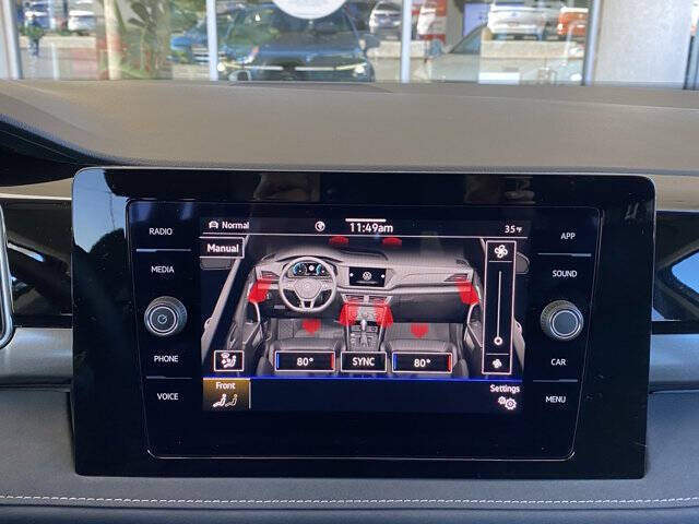 2025 Volkswagen Taos SE Black 4Motion