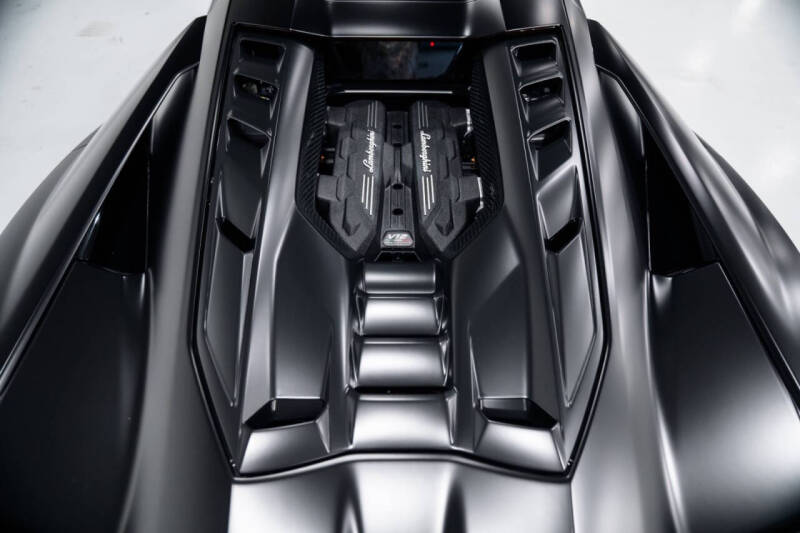 2025 Lamborghini Revuelto