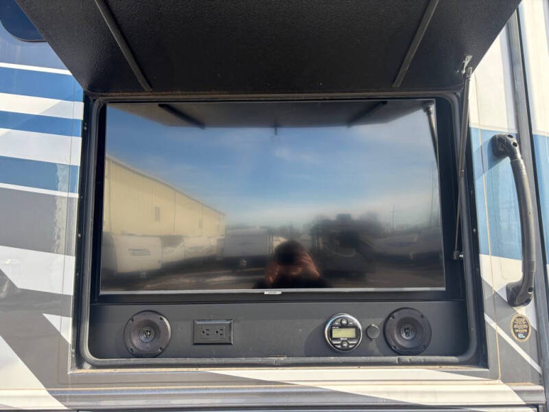 2025 Freightliner S2RV Chassis