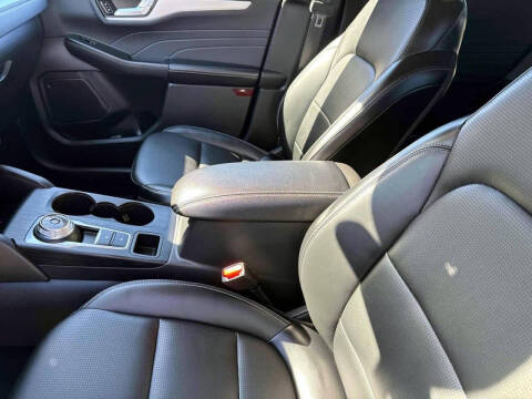 2025 Ford Escape Platinum