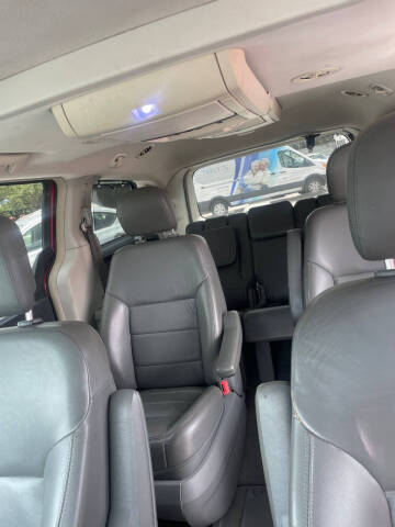 2011 Volkswagen Routan SEL