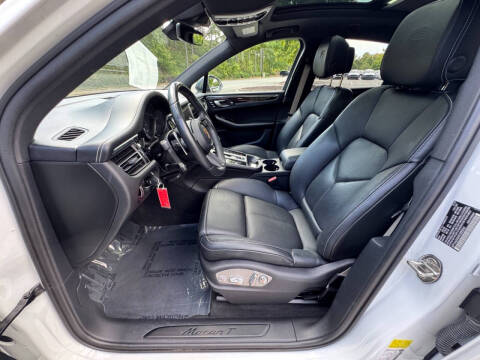 2023 Porsche Macan T