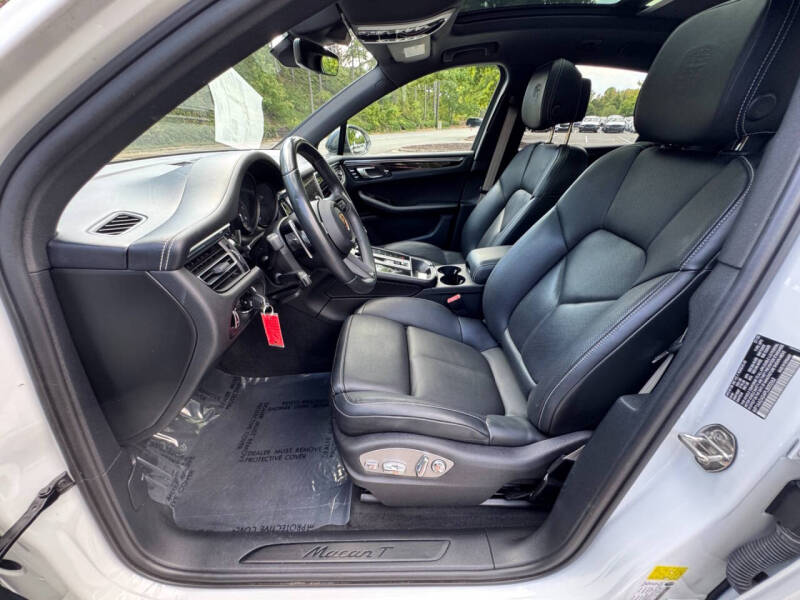 2023 Porsche Macan T