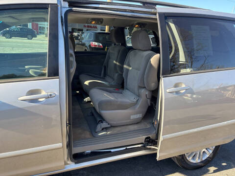 2009 Toyota Sienna LE 7-Passenger