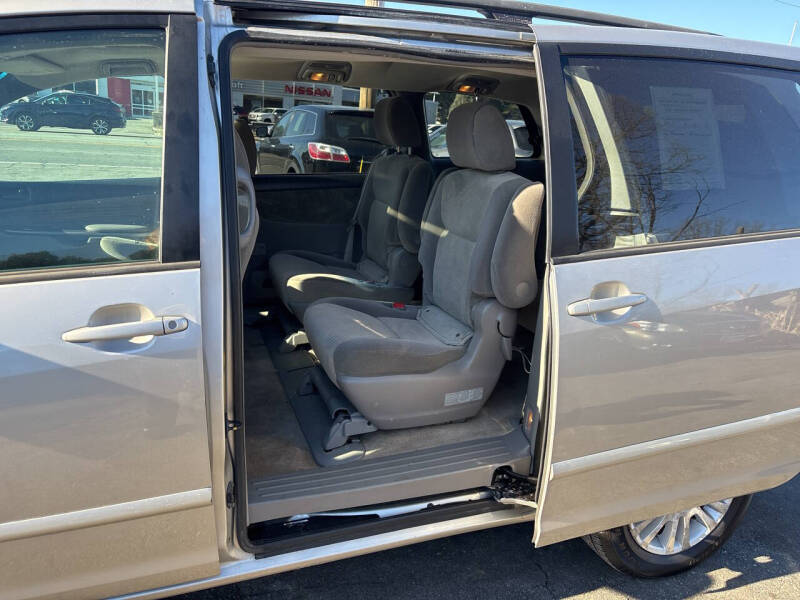 2009 Toyota Sienna LE 7-Passenger
