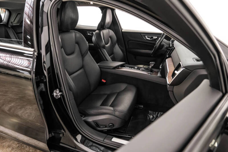 2021 Volvo V60 T5 Momentum