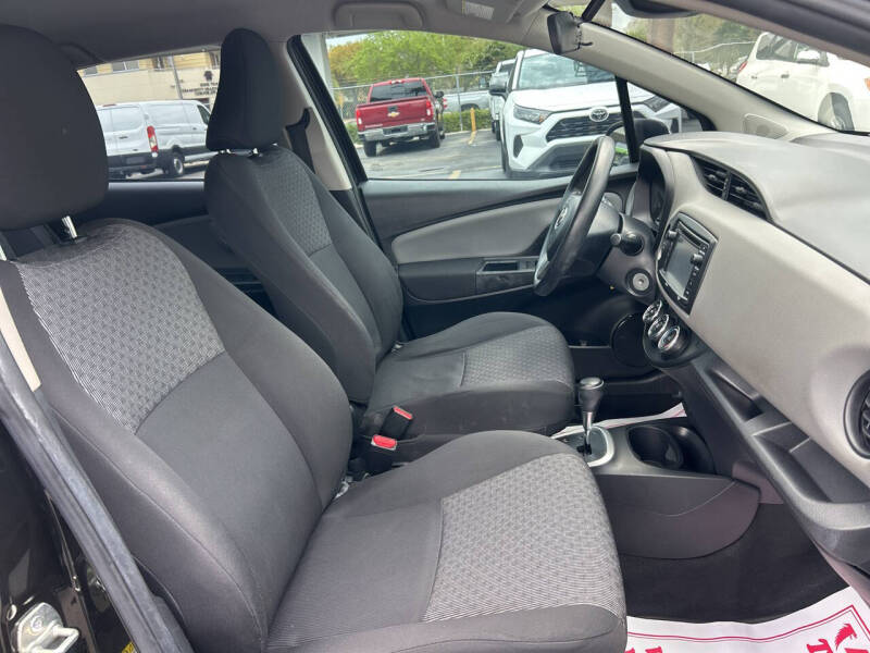 2017 Toyota Yaris 5-Door SE