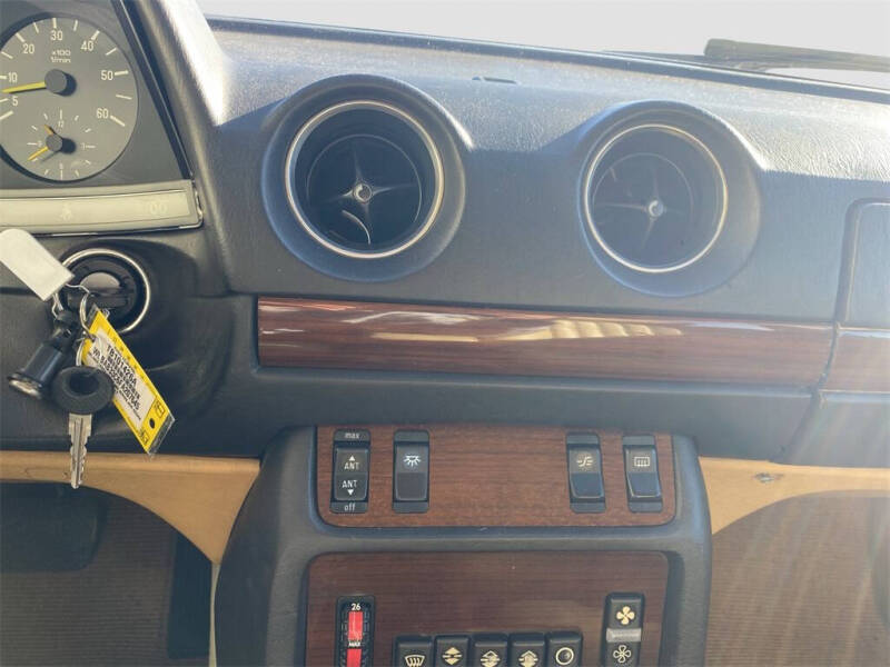 1985 Mercedes-Benz 300-Class 300 D