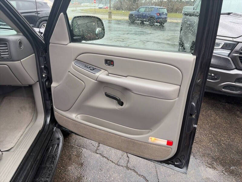 2004 Chevrolet Tahoe LS - Photo 18