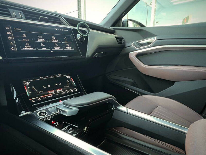 2023 Audi e-tron quattro Premium Plus