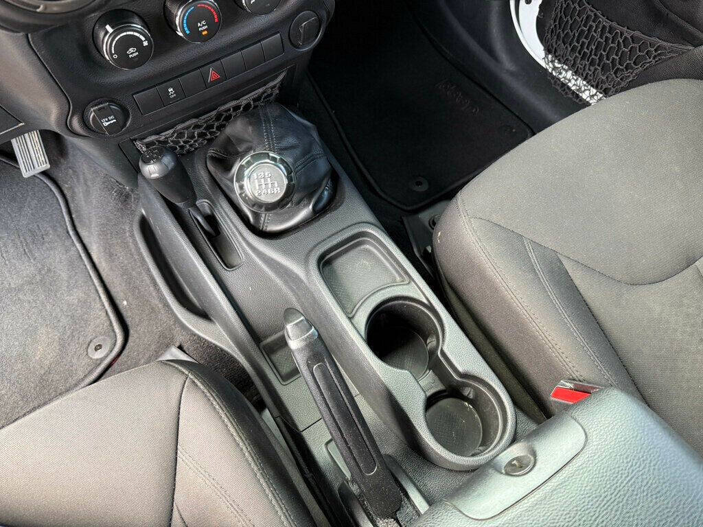 2015 Jeep Wrangler Unlimited 33