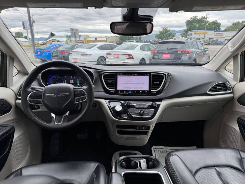 2023 Chrysler Pacifica Touring L