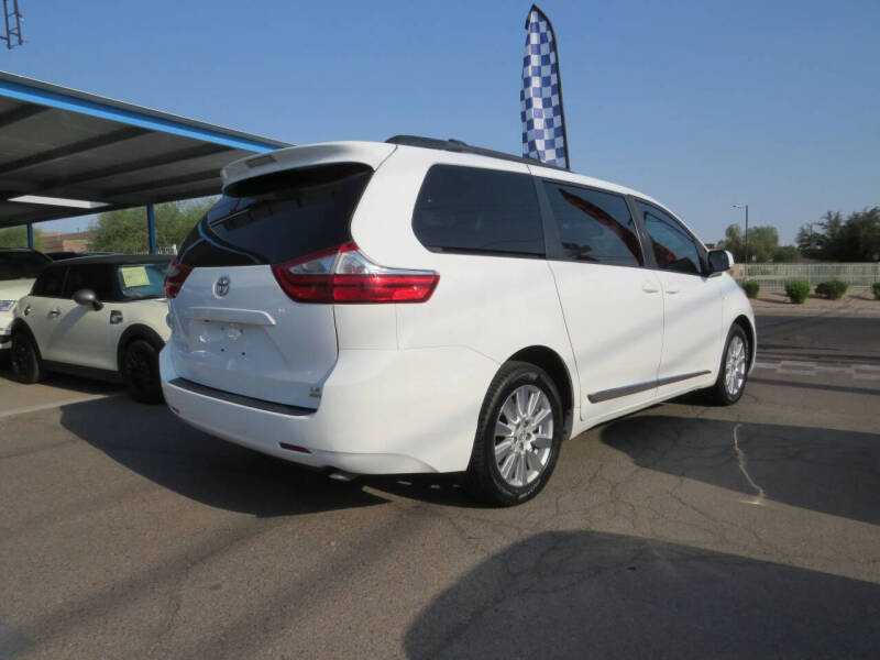 2017 Toyota Sienna LE 7-Passenger