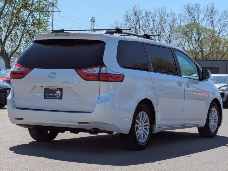 2017 Toyota Sienna XLE 8-Passenger