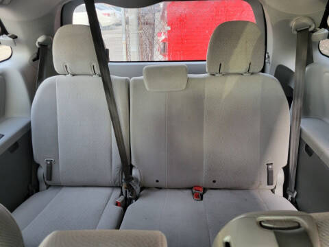 2012 Toyota Sienna LE 8-Passenger