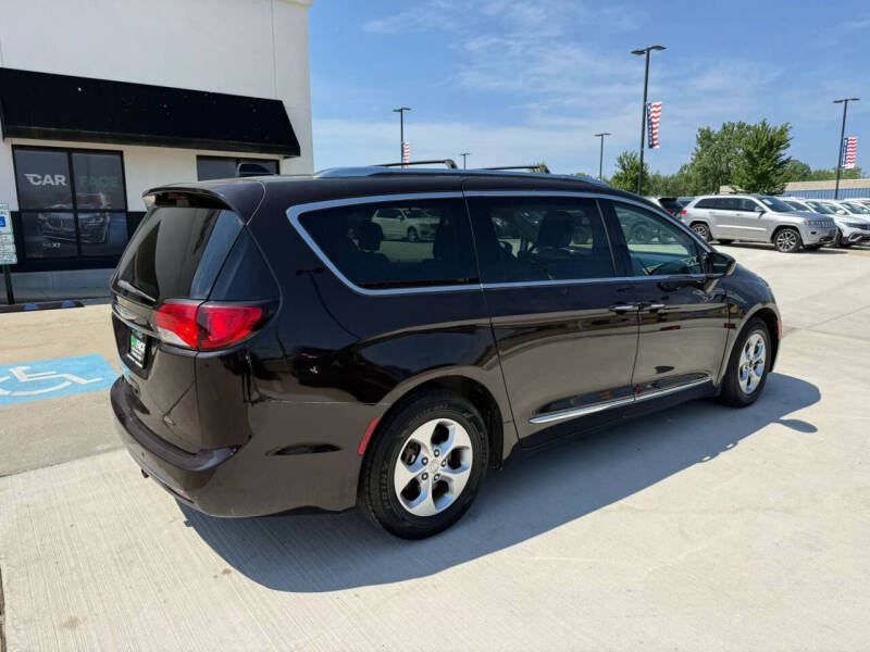 2017 Chrysler Pacifica Touring-L Plus
