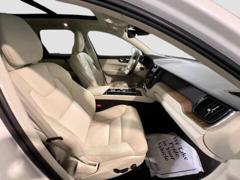 2021 Volvo XC60 T5 Momentum
