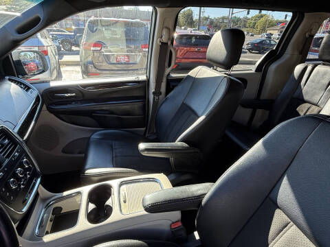 2019 Dodge Grand Caravan SXT 35th Anniversary Edition