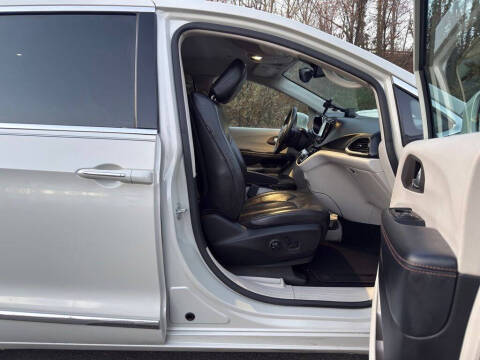 2017 Chrysler Pacifica Touring-L Plus