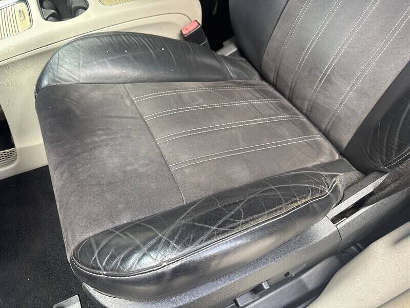 2014 Chrysler Town and Country Touring-L