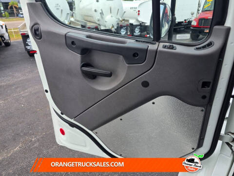 2023 Freightliner M2 106