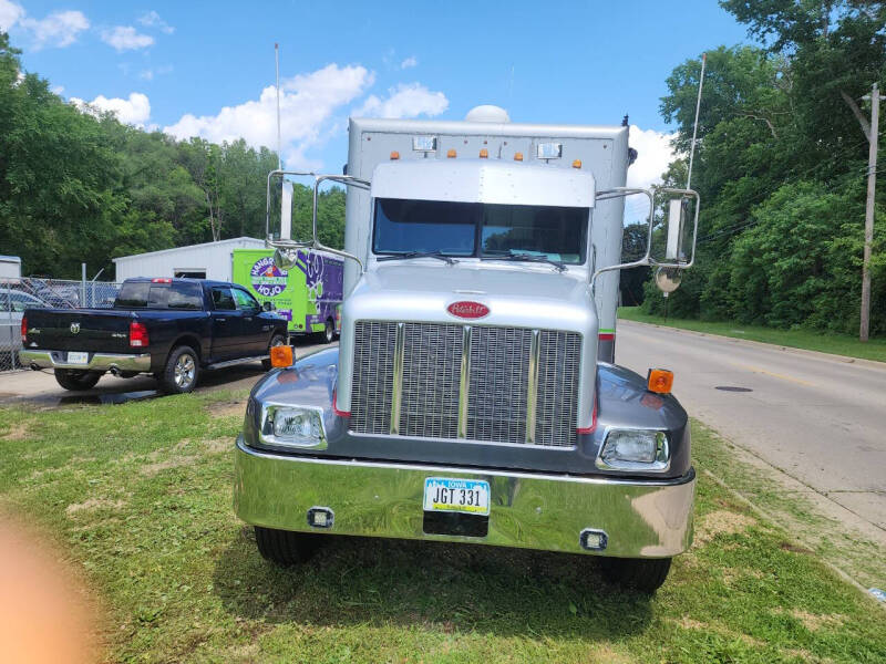 2005 Peterbilt 330