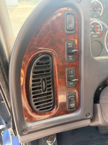 2020 Freightliner M2 106