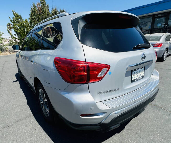 2018 Nissan Pathfinder SV