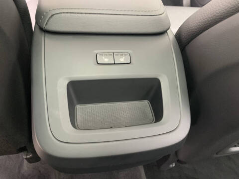 2025 Volvo XC60 B5 Plus Dark Theme