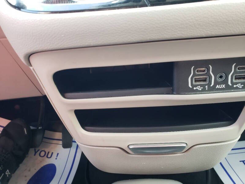 White 2023 Chrysler Pacifica Touring L Touring L 4dr Mini-Van 20