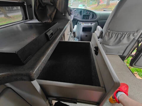 2003 Ford E-Series E-250 SD