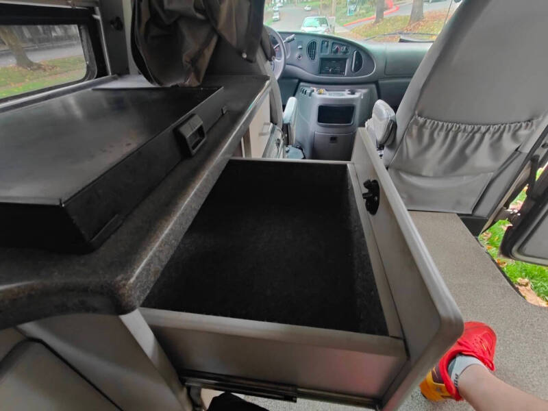 2003 Ford E-Series E-250 SD