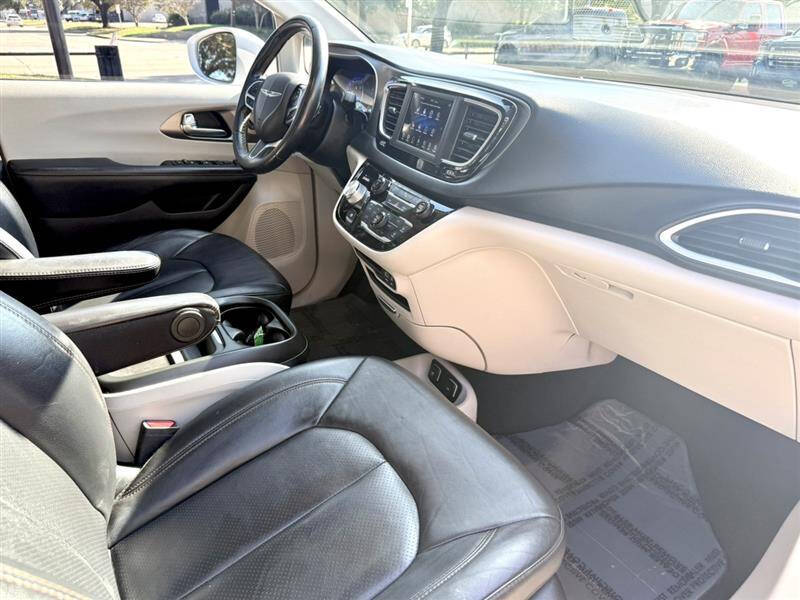 2020 Chrysler Pacifica Touring L
