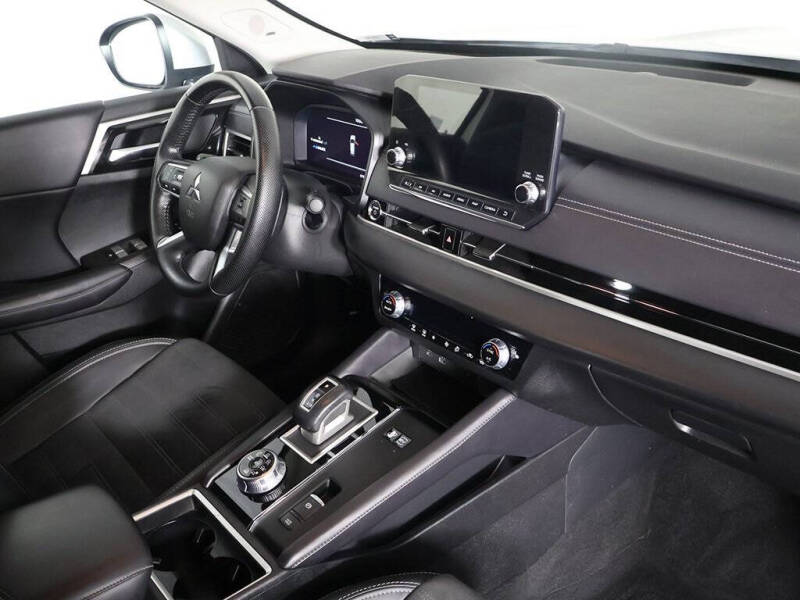 2024 Mitsubishi Outlander PHEV SE