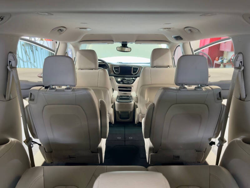 2017 Chrysler Pacifica Touring-L