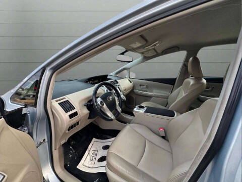 2013 Toyota Prius v Five