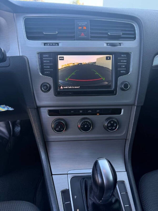 2017 Volkswagen Golf TSI S