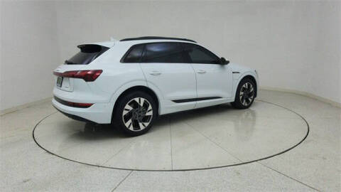 2022 Audi e-tron quattro Premium