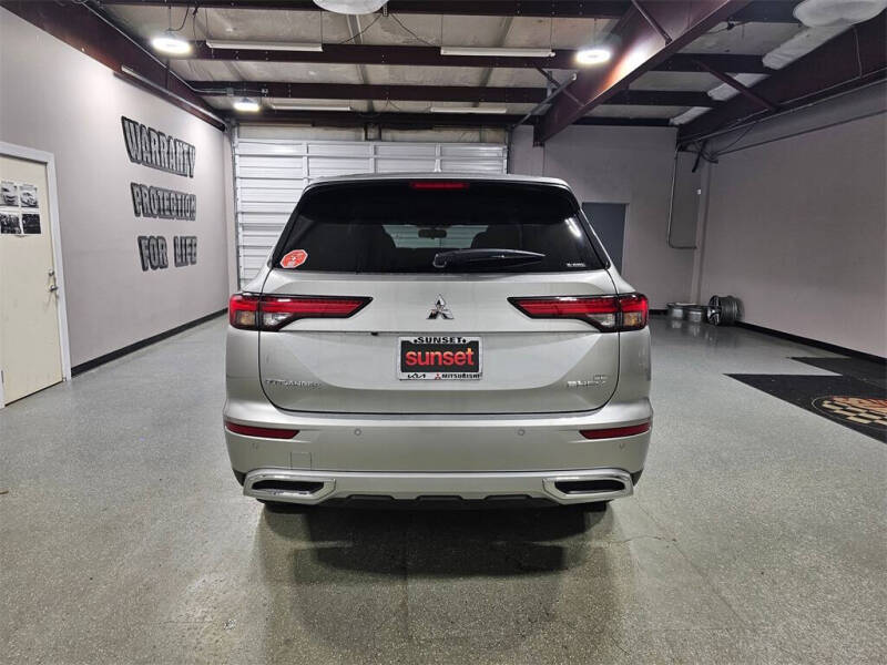 2025 Mitsubishi Outlander PHEV SE