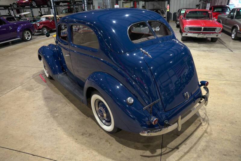 1937 Ford Deluxe