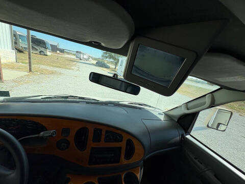 2005 Ford E-Series E-450 SD