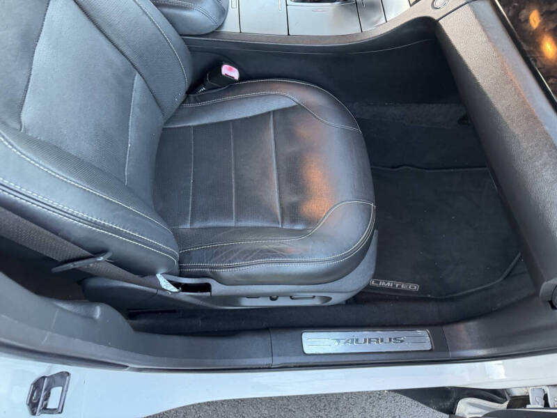 2011 Ford Taurus Limited